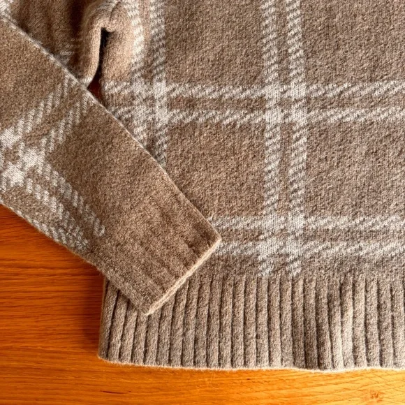 Everlane Beige Plaid Crewneck Sweater with White Windowpane - Picture 7 of 13